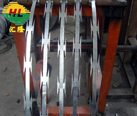 Hot DIP Concertina Bto-22 tipo Barbed Wire Razor da China