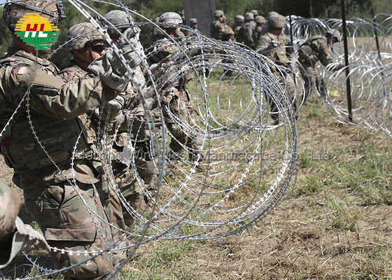 O fio sanfona grampeado da lâmina galvanizou o aço 300 milímetros de cerco sanfona